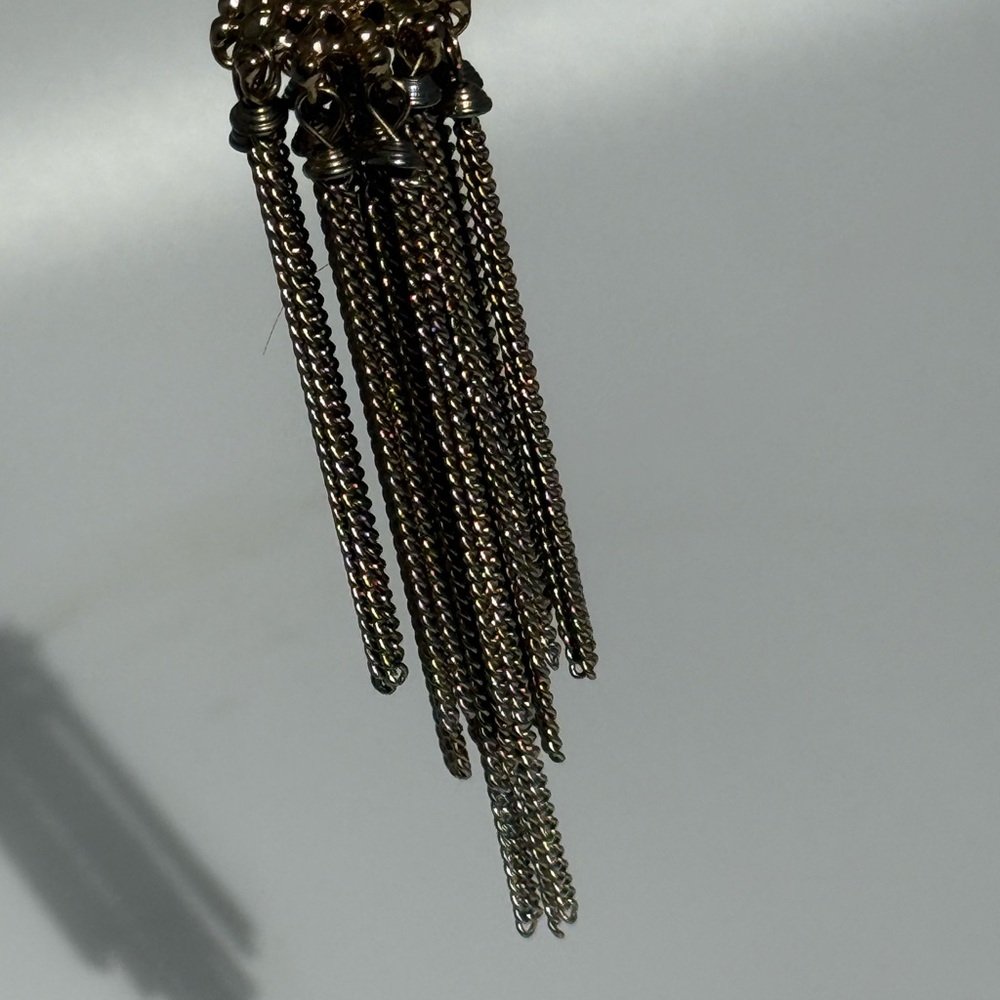 Kendra Scott White Pendant Necklace and Earring Set in Gold - Picture 7 of 8